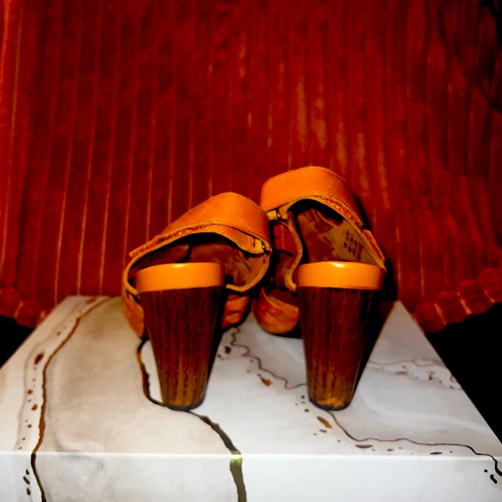 Clarks Block Heel Sandals Sz 7.5 - Picture 2 of 4